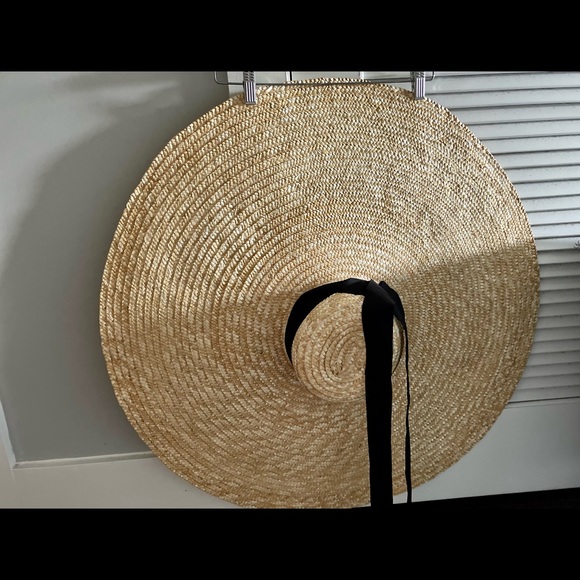COPY - Oversized Straw Hat - Picture 2 of 3